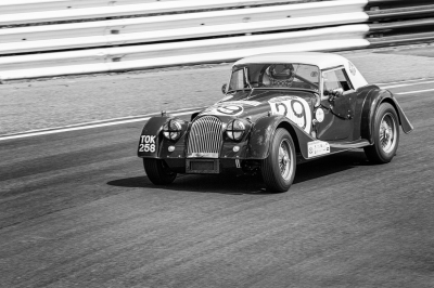 Walter Nork - Schwarzweiß - Oldtimerrennen Morgan +
